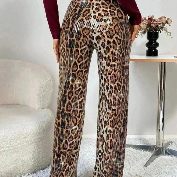 Silver Casual Women's V-Neck Long Sleeve Sequin T-Shirt - Picture 5 of 5